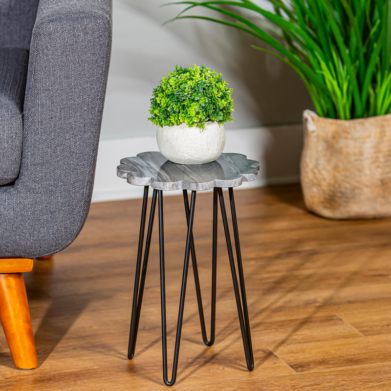 Support pour plante en granit clair avec pieds en métal