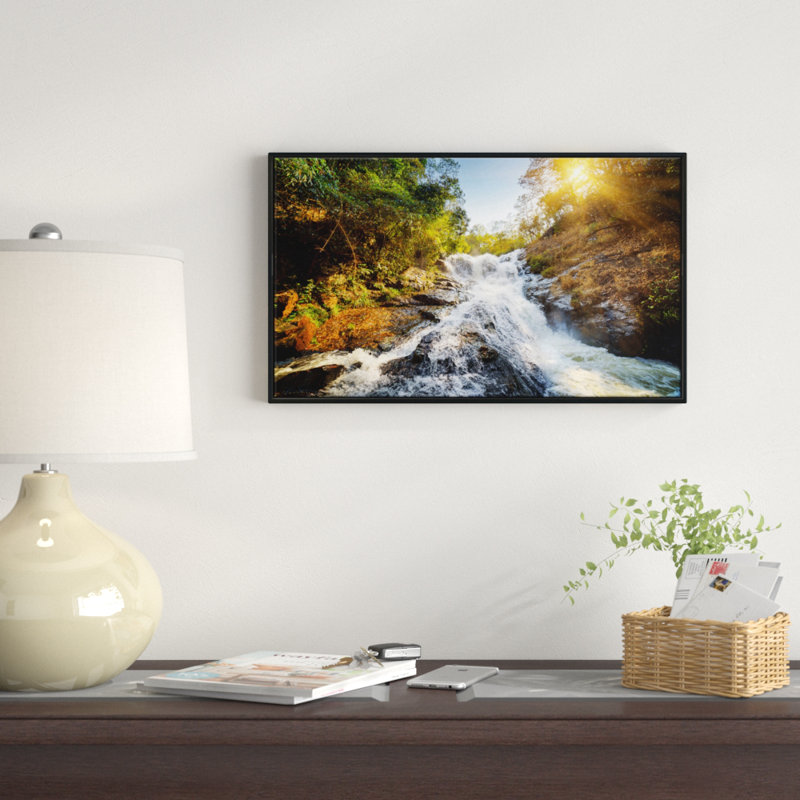 «Waterfall Through the Forest - Floater Frame», reproduction de photo sur toile, H 30 po x l 40 po x P 1,5 po