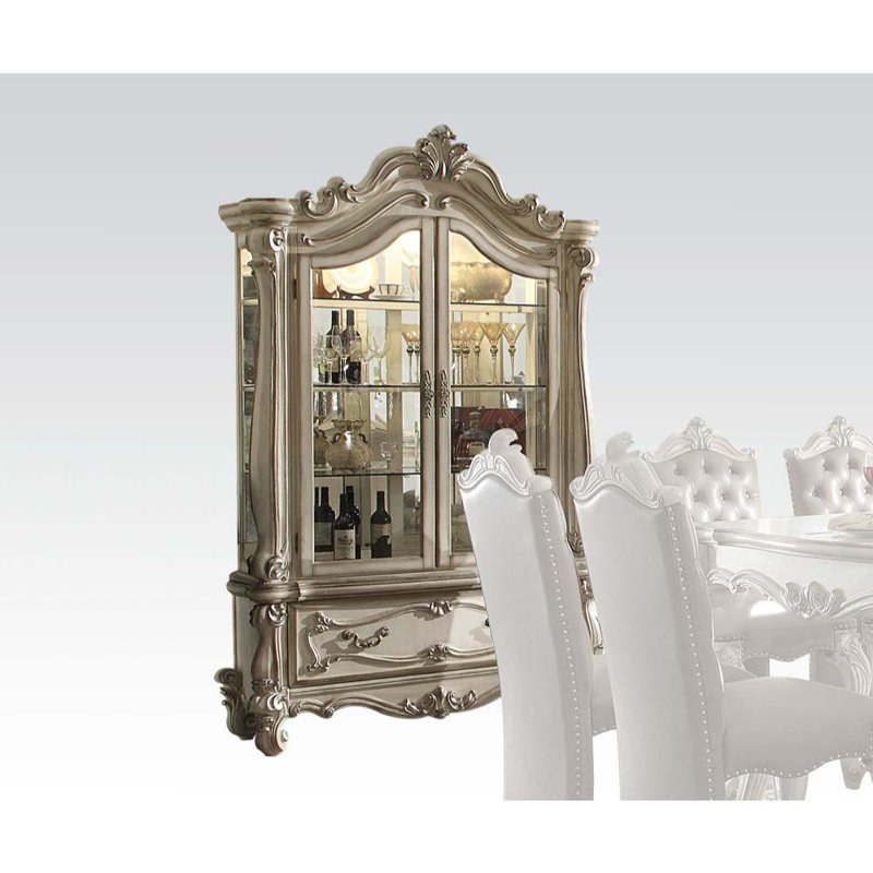Vanderhoof Curio, Blanc os