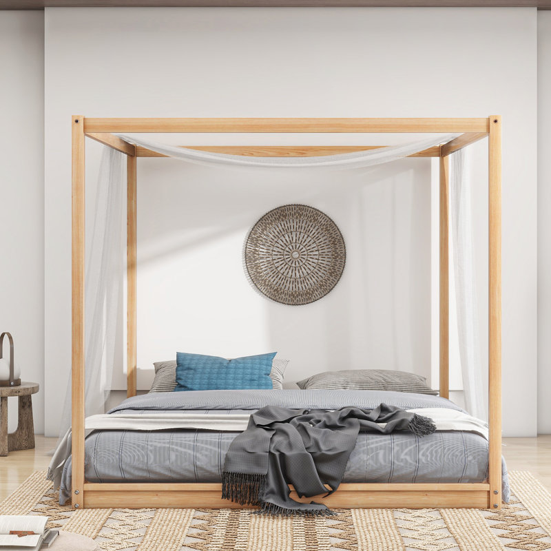 Très grand lit plateforme à baldaquin avec pieds de soutien, pin naturel et panneau de fibres à densité moyenne pour des meubles de chambre à coucher durables et élégants