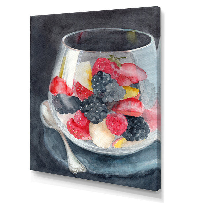 Verre avec baies rouges et bleues - reproduction sur toile, H 20 po x l 12 po x P 1 po, Toile tendue