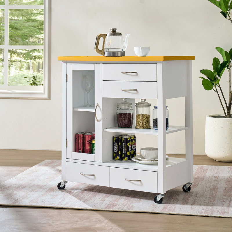 Îlot de cuisine blanc avec finition en bois de noyer, tiroirs latéraux à roulettes et tablettes ouvertes pour le service de vaisselle