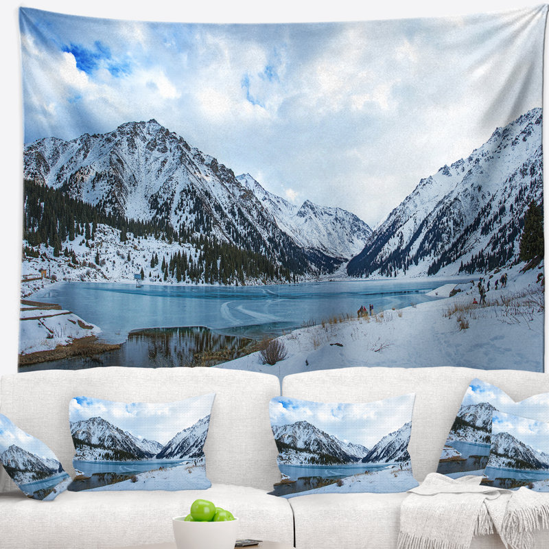Tapisserie de polypropylène entre les montagnes à montagne avec accessoires suspendus inclus, H 50 po x l 60 po