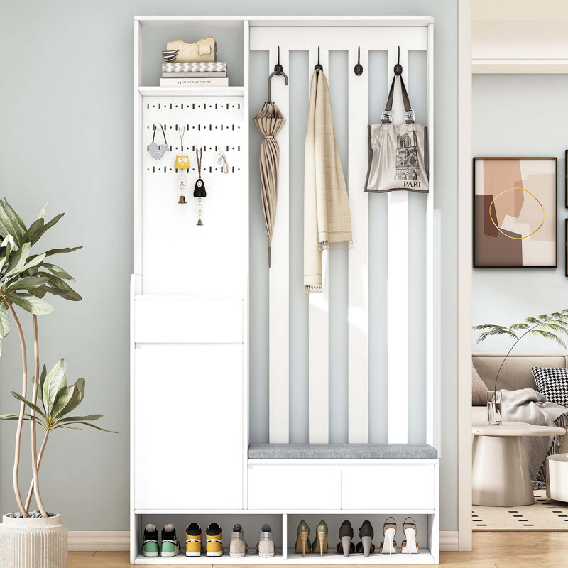 Rangement contemporain pour arbre d'entrée avec banc de rangement rembourré, armoire à chaussures multifonctionnelle avec panneau perforé, portemanteau moderne avec 4 crochets pour le vestibule, vestibule
