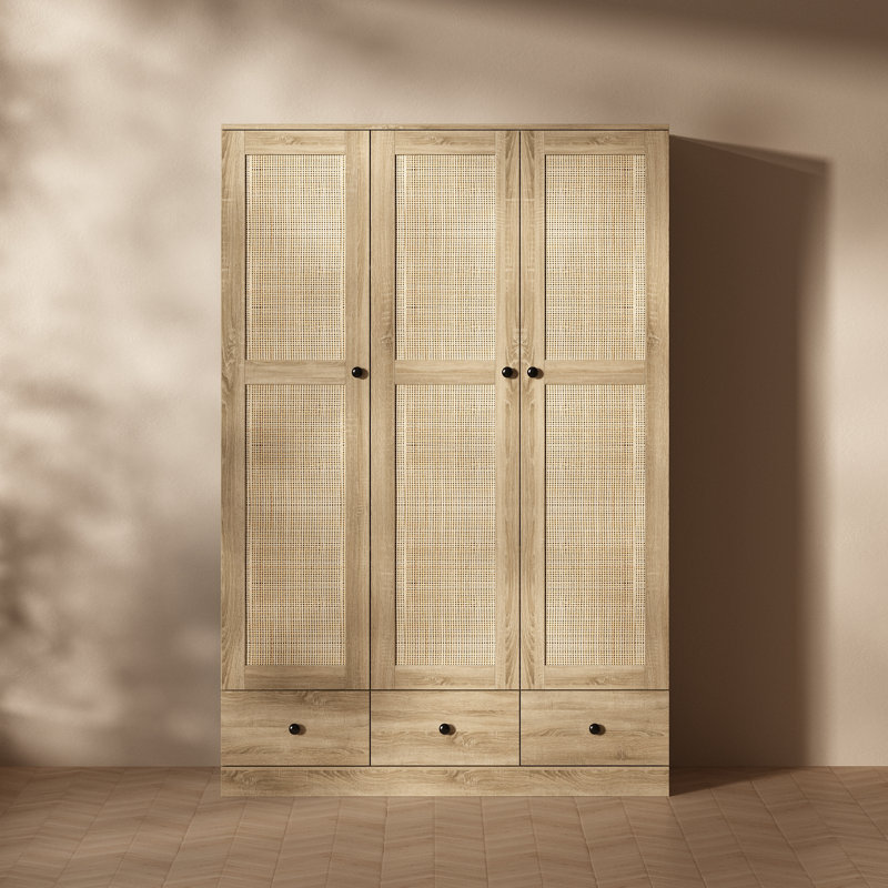 Armoire moderne à 3 portes avec panneaux en rotin, tiroirs spacieux et tablettes réglables pour l'organisation de la chambre à coucher