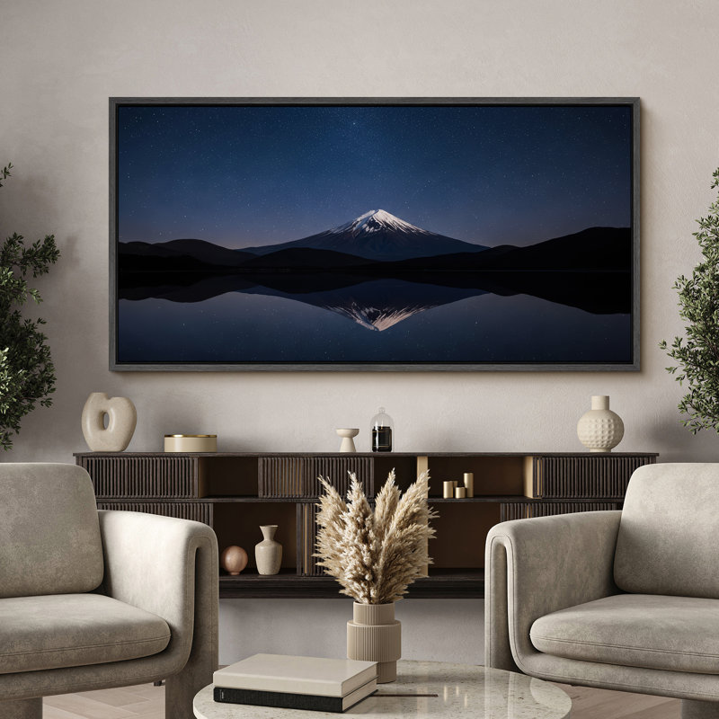 «Mount Fuji Reflection in Lake at Night», art mural sur toile - Photographie de montagne tranquille pour un décor contemporain ou minimaliste