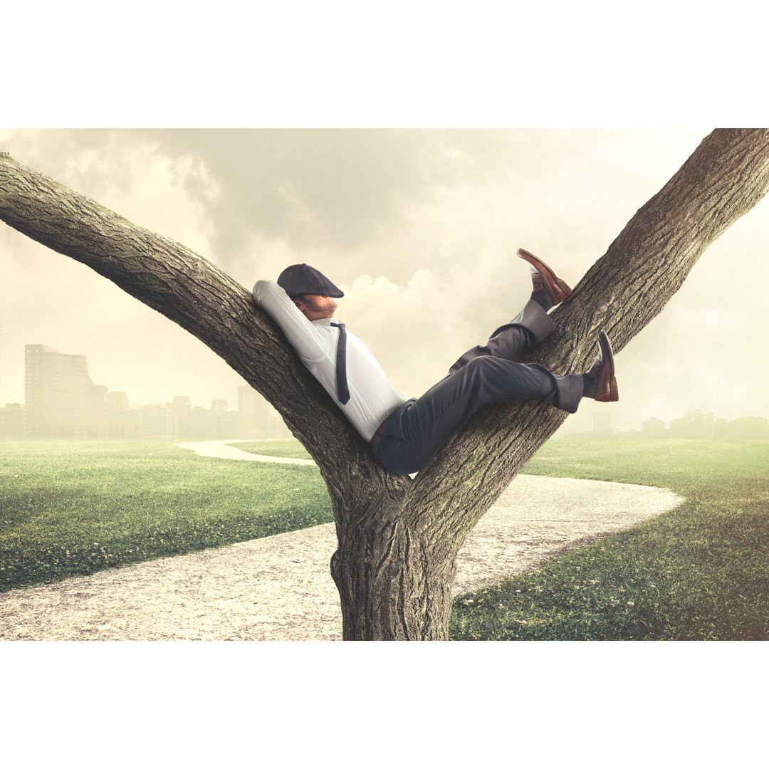 Leinwandbild Lazy Business Man Enjoy Break auf einem Baum von Francescoch