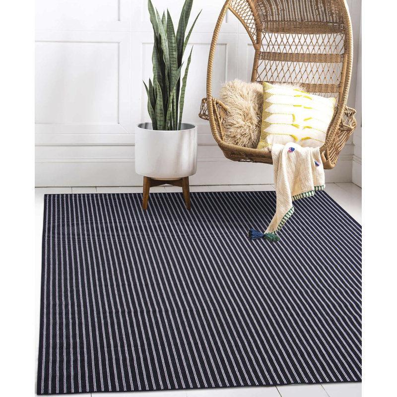 Tapis rayé noir intérieur / extérieur
