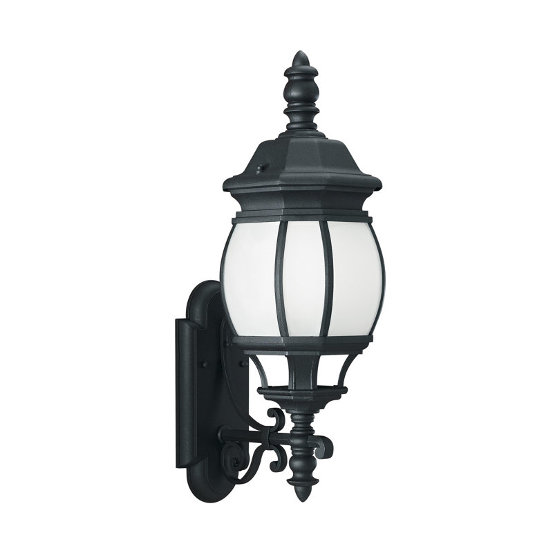 Lanterne murale d'extérieur à une lumière Wynfield de Génération Éclairage , H 23 po x l 7,75 po x P 10,75 po, Non