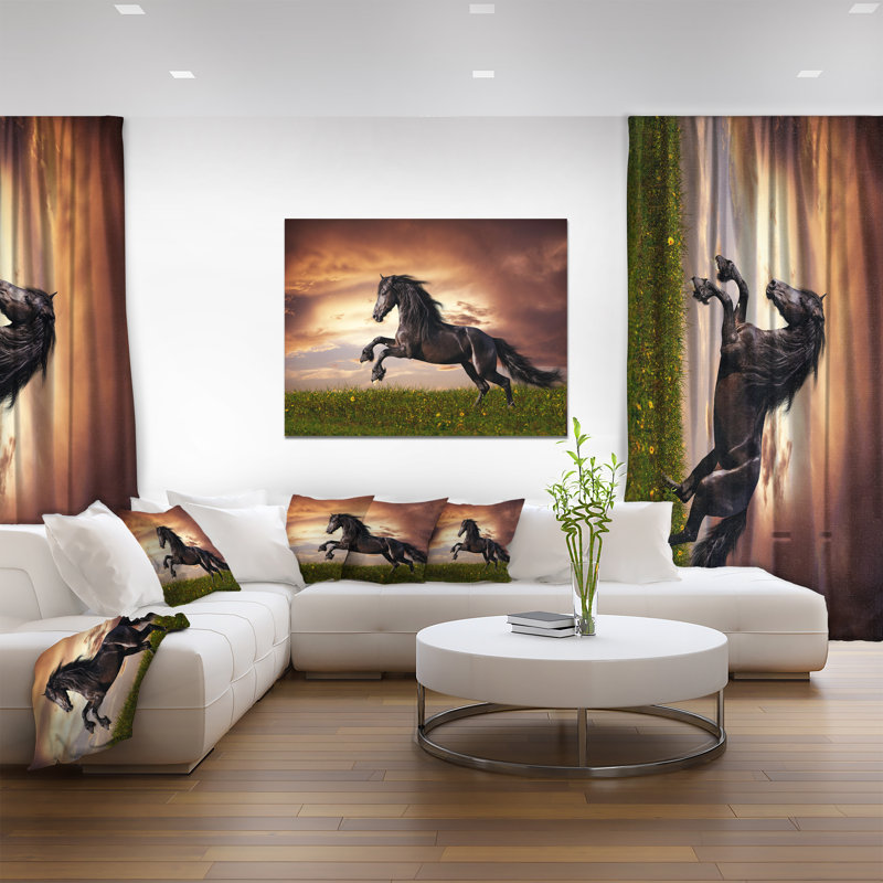 « black friesian cheval gallop », impression sur toile tendue, H 8 po x l 12 po