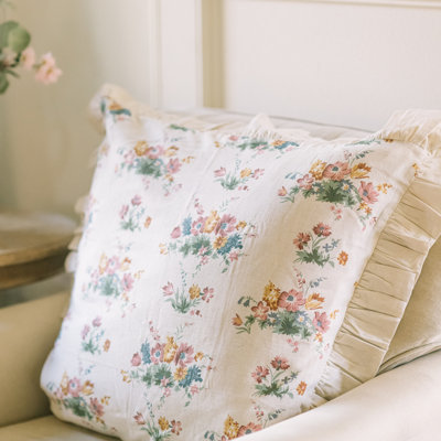 Taie d'oreiller carrée à volants en coton à motif floral Rosehill Cottage