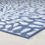 Tapis intérieur / extérieur bleu / blanc à motif floral Porrima-1939564103