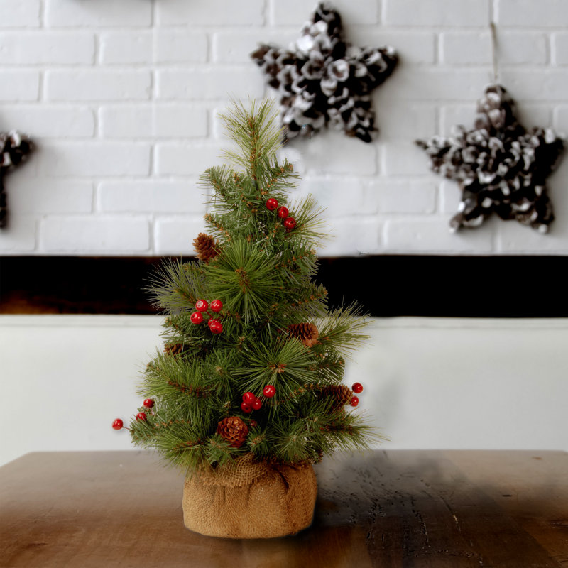 The Holiday Aisle® 18 po Pin miniature