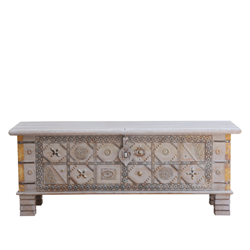 Aleksandra Blanket Chest