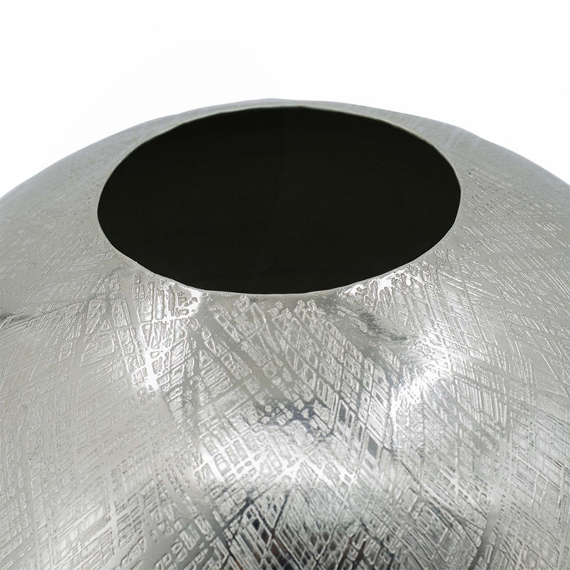 Vase en aluminium, H 13 po x l 10,5 po x P 10,5 po