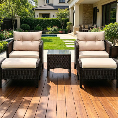 Ensemble de conversation pour patio 5 pièces en osier rotin avec 2 chaises rembourrées, 2 repose-pieds et table basse en verre trempé