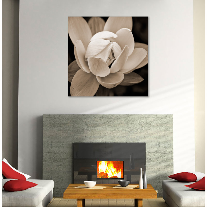 «Sepia Lily 1», toile tendue par Glenn Taylor, H 18 po x l 18 po x P 1,5 po