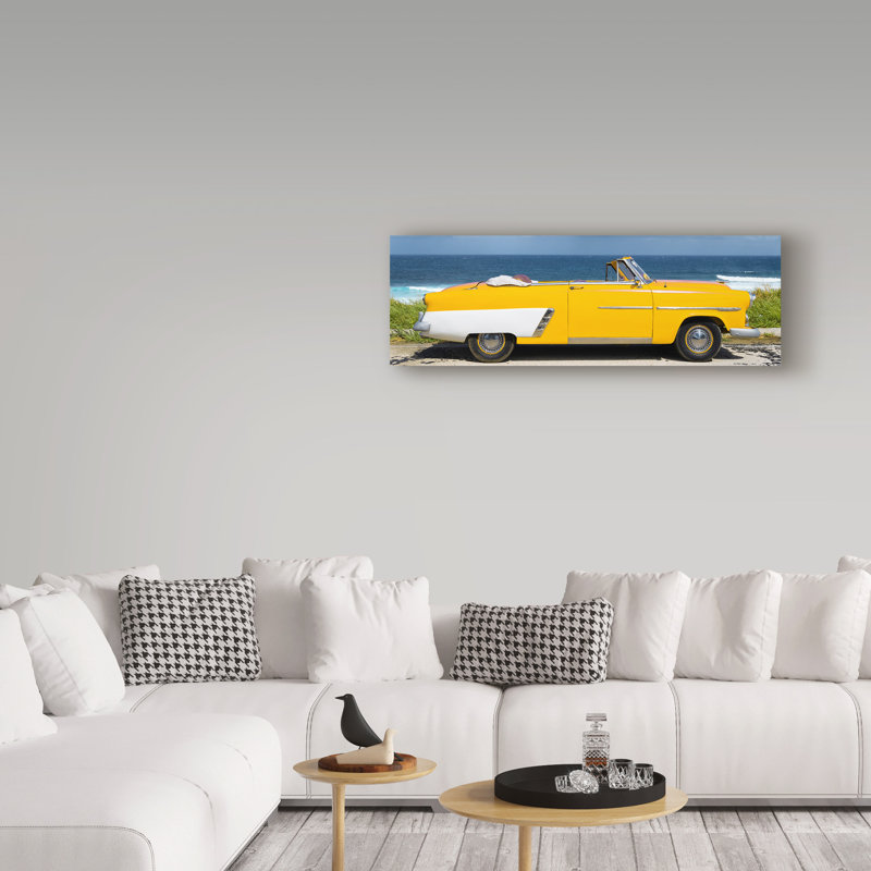 «Yellow Cabriolet Car» de Cosey, reproduction de photo sur toile tendue, H 10 po x l 32 po