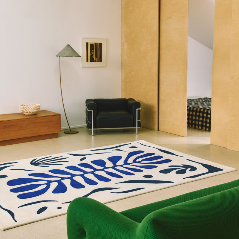Corail Hand Tufted Wool Floral Area Rug in Blue, Rectangle 5'6" x 7'10"