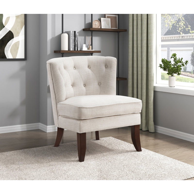 Chaise d'appoint beige avec capitonnage à boutons, pieds en bois massif pour un look sophistiqué, base moderne, stabilité fine