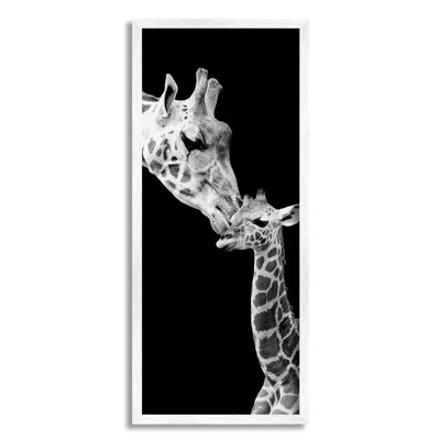 Beau bébé girafe aimant la mère, portrait monochrome par Incado - photographie