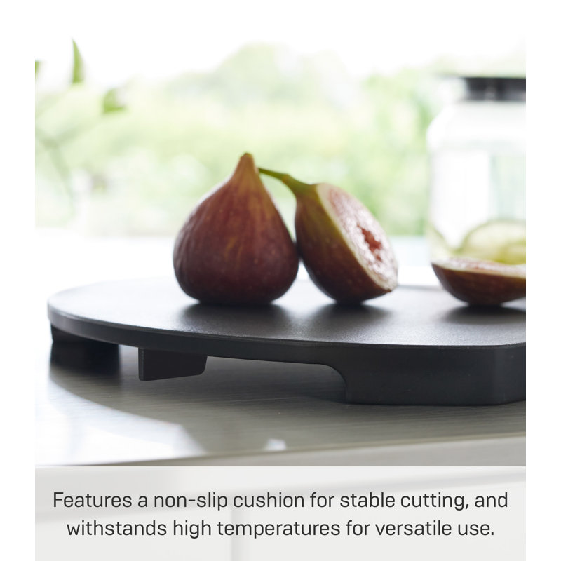 Black Round Magnetic Polypropylene Cutting Board, 11.81"
