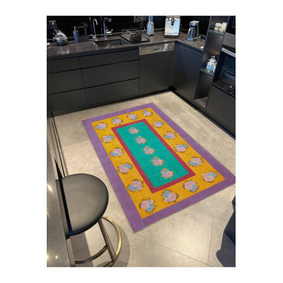 Tapis tissé mauve à motif floral lavable