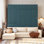 Grand lit escamotable mural avec canapé et tablettes de rangement, panneau vert et canapé beige - Lit multifonctionnel peu encombrant