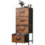 Commode Dearbhaile de 98,3 cm de hauteur (38,7 po) avec 4 tiroirs, idéale pour la chambre à coucher ou le salon. Commode marron avec structure robuste et plateau en bois.-2022775074