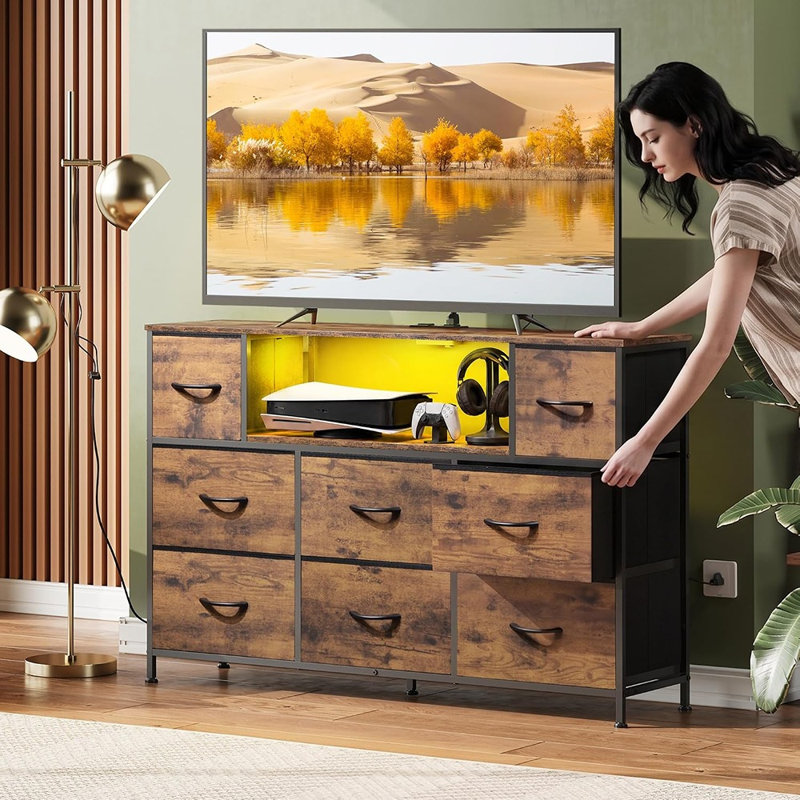 Meuble télé à DEL avec 8 tiroirs de rangement, centre de divertissement moderne et console multimédia avec éclairage d'ambiance, brun rustique