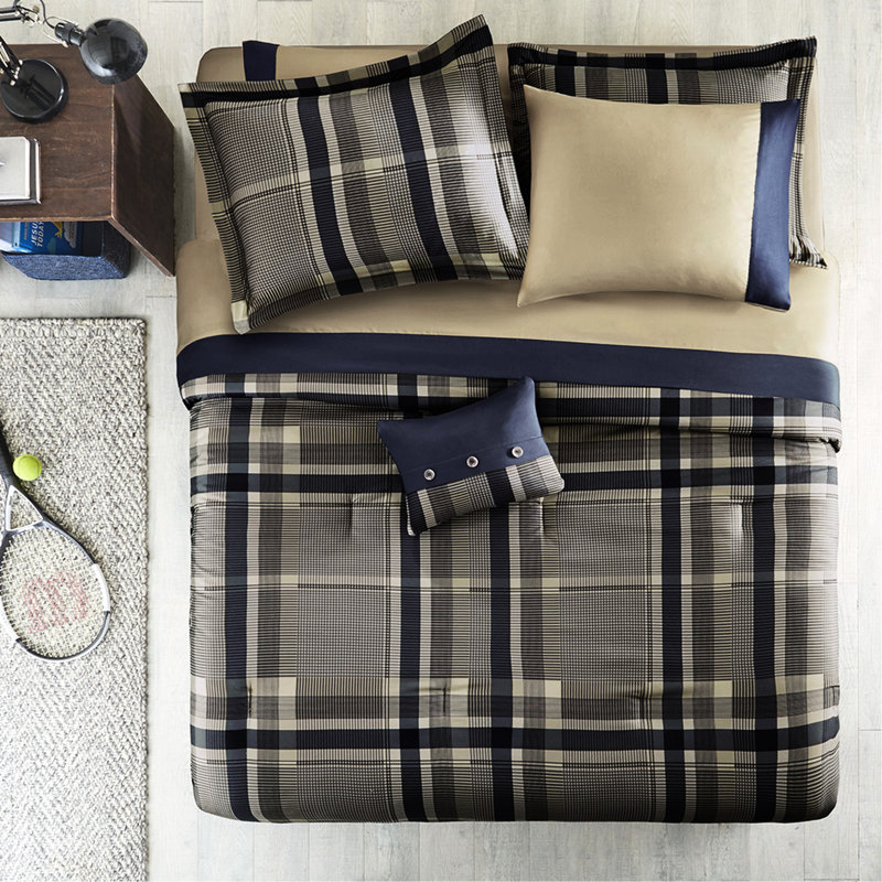 Grand édredon avec draps multicolores bleu marine. Comprend un édredon, des taies décoratives, un oreiller, un drap plat et des taies d'oreiller ajustées. Rembourrage. Froissé. . Essentiel de chambre à coucher et drap. Comprend 2 feuilles et Machine