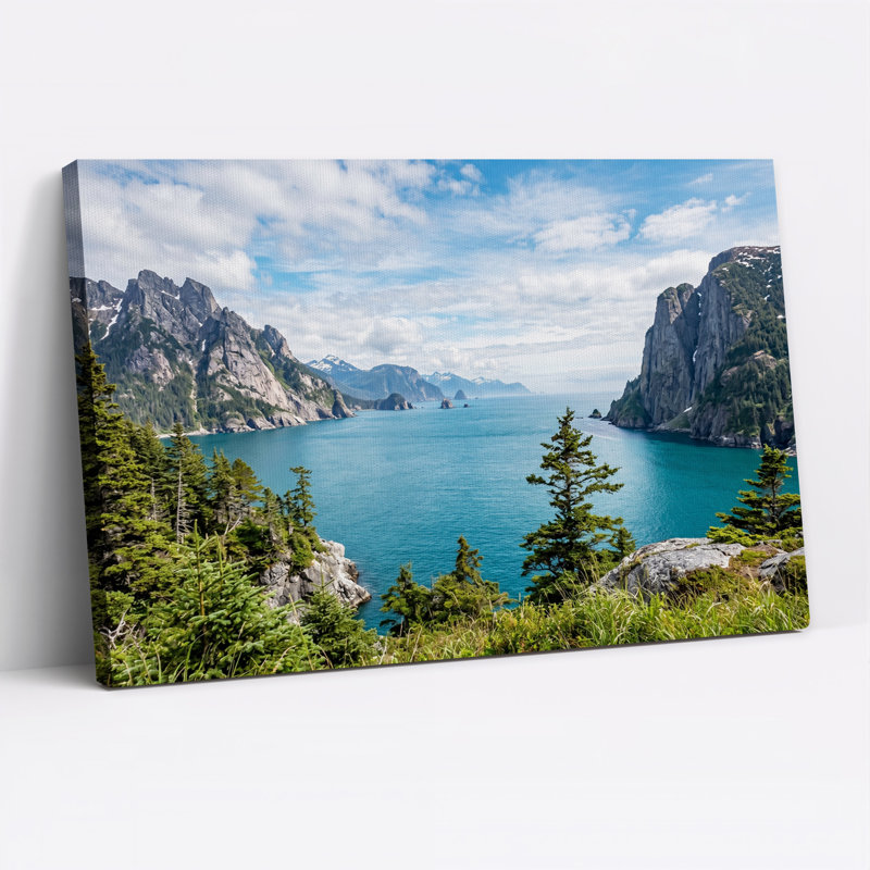Tableau sur toile représentant des falaises rocheuses et un océan turquoise, H 12 po x l 18 po
