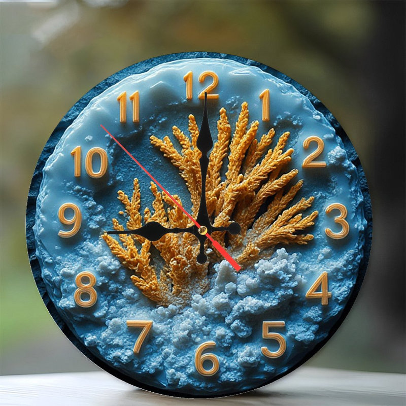 Horloge unique en résine dorée