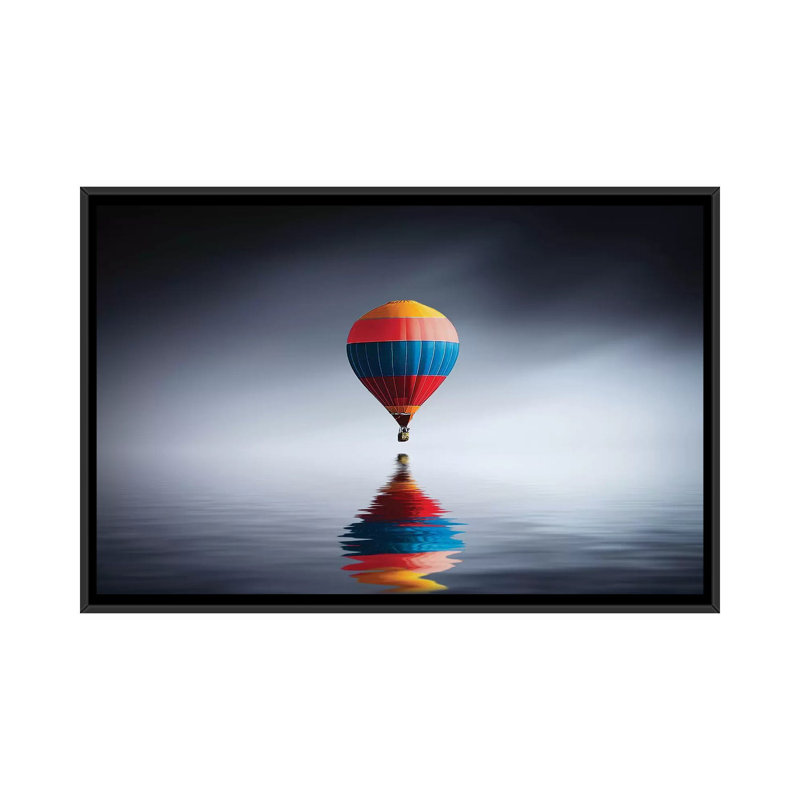 «Reflection Balloon» par Bess Hamiti, impression sur toile tendue, H 18 po x l 26 po x P 1,5 po, Toile encadrée noire