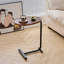 Table d'appoint brune pour le salon