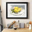 «Lemons On A Plate I», reproduction encadrée de qualité supérieure - prête à être accrochée-684532675-684532673