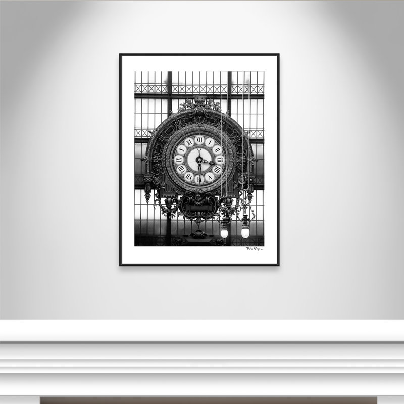 Horloge dorée du musée - impression de Paris par Mike Ragan, Toile avec cadre flottant noir, Pas de tapis
