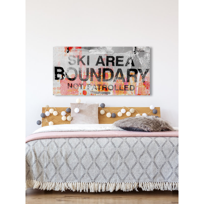«Ski Area Boundary» par Parvez Taj, art textuel sur toile tendue, H 12 po x l 24 po x P 1,5 po