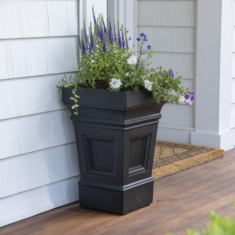 Step 2 Atherton Self-Watering Planter Box, 2, Onyx Black