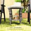 Table d'appoint à deux niveaux avec plateau en bois composite plastique à lattes, résistante aux intempéries et protégeant le sol. Forme semi-ouverte élégante, montage facile.