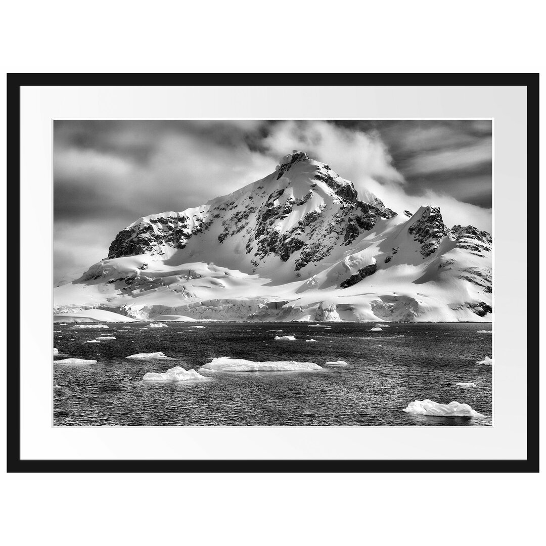 Gerahmtes Poster Schneebedeckte Bergspitze