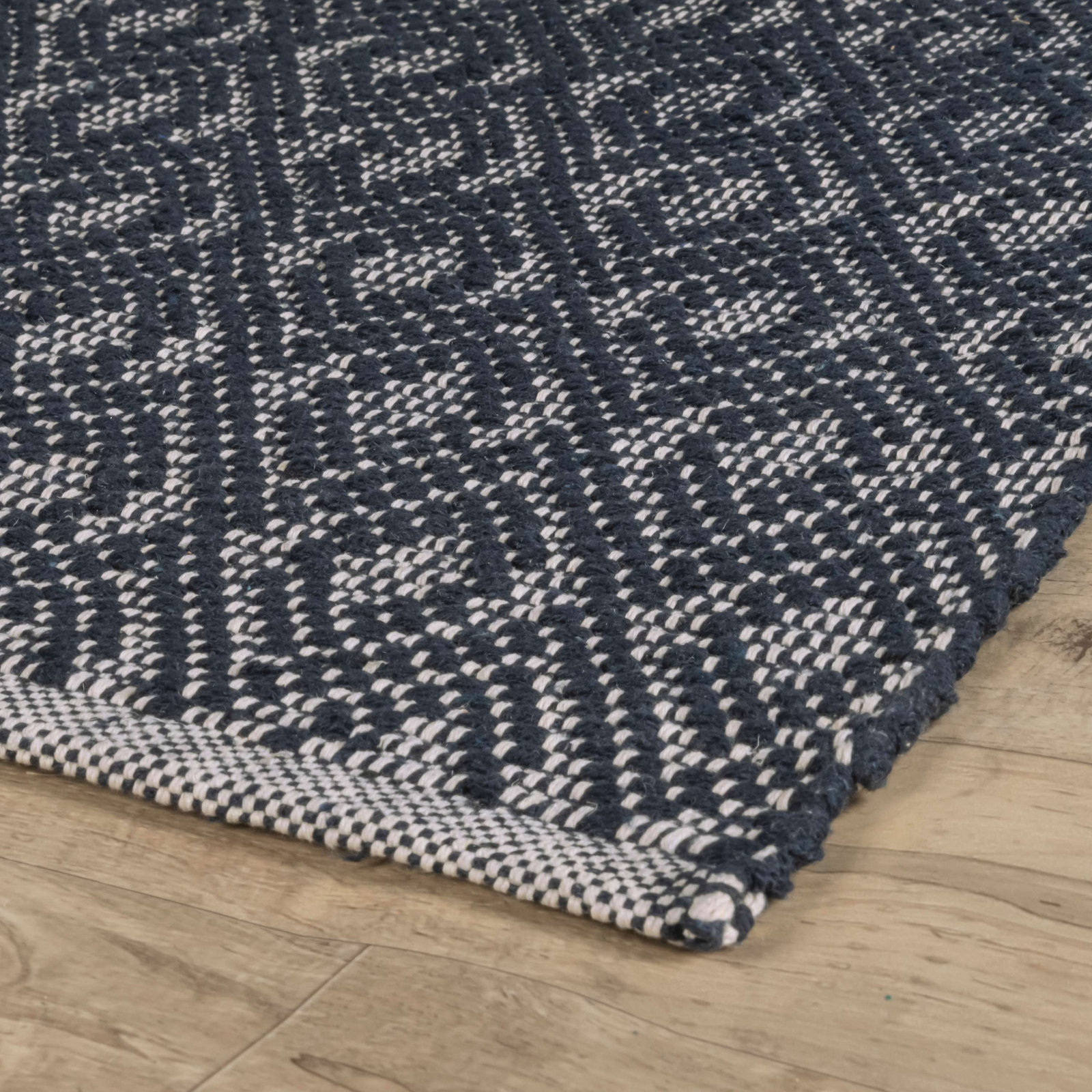 Optic Diamond Navy/Ivory Handwoven Cotton Rug, Rectangle 4' x 6'
