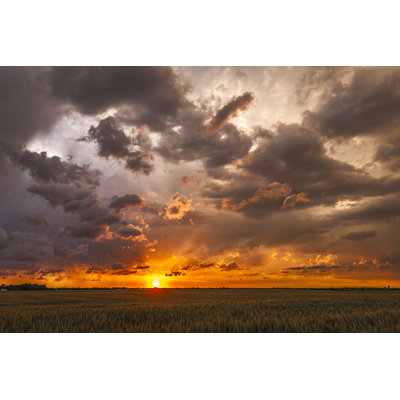 Coucher de soleil «Fly-Away»: désintégrateur de nuages orageux se dispersant au coucher du soleil