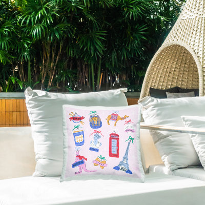 Conception de coussin décoratif Global Travel Ornaments par Krissy Mast