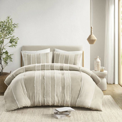161532927-E60E Comforter