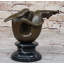 Sculpture figurative féminine en bronze sur base de marbre par Mario Nick