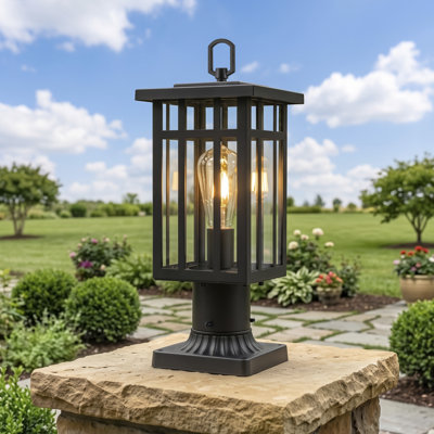 Lanterne extérieure sur poteau de 43 cm (17 po) à une lumière, noir mat, avec verre transparent et base de fixation sur pilier