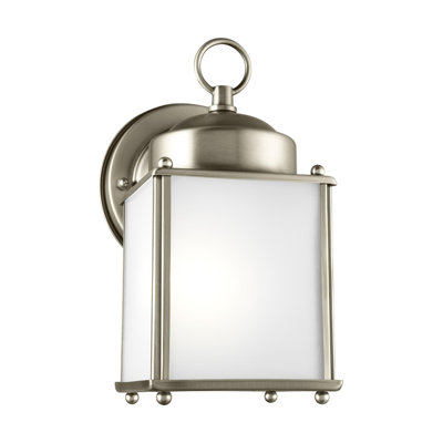 Lanterne murale d'extérieur à 1 lumière New Castle de Génération Lighting 
