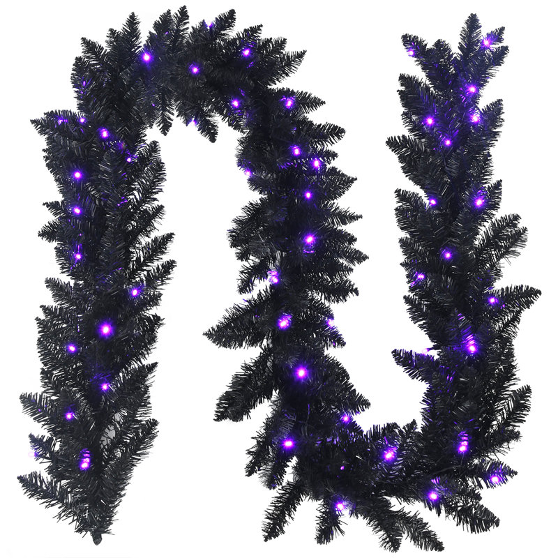 Guirlande de Noël d'Halloween pré-éclairée 9 pi avec 50 lumières DEL mauves The Holiday Aisle®
