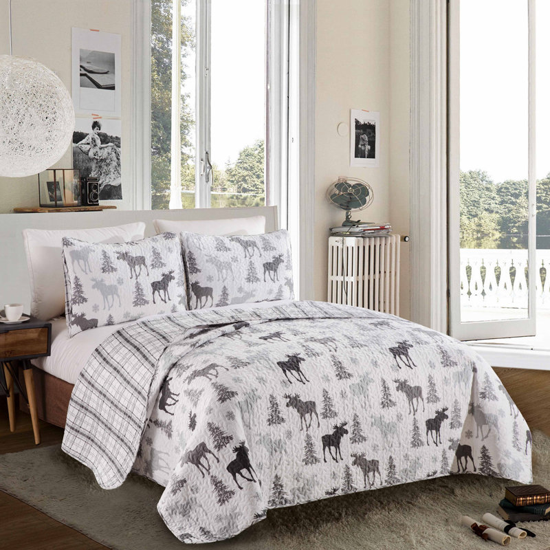 Gray Moose Reversible Twin Microfiber Quilt Set